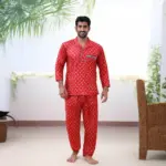 Người đàn ông Ấn Độ mặc pyjamas