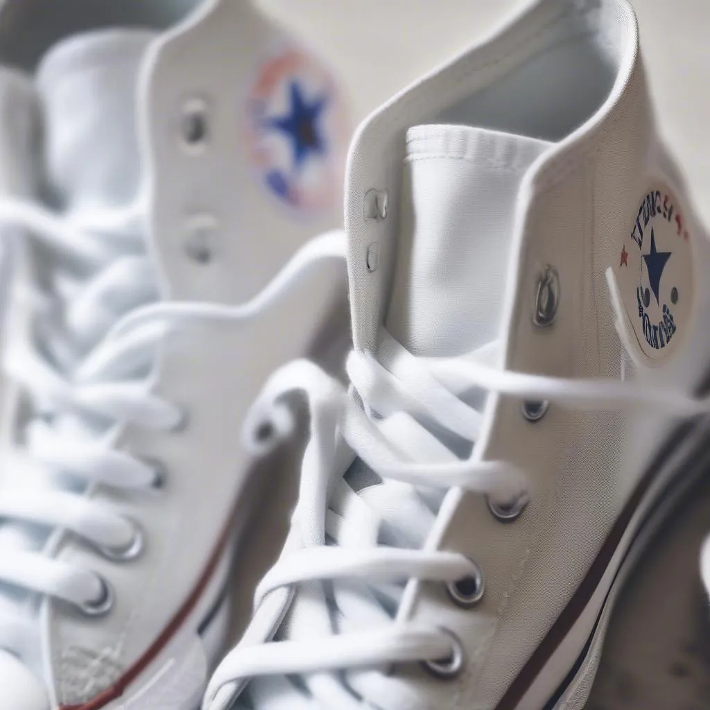 Cách thắt dây giày Converse cổ cao ẩn dây