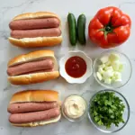 Chuẩn bị nguyên liệu làm hot dog