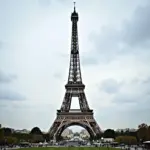 Tháp Eiffel - Biểu tượng của nước Pháp