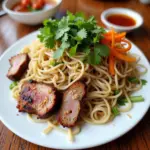 Món ăn kèm với heo quay: Bánh hỏi