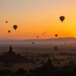 Khinh khí cầu bay trên bầu trời Bagan, Myanmar